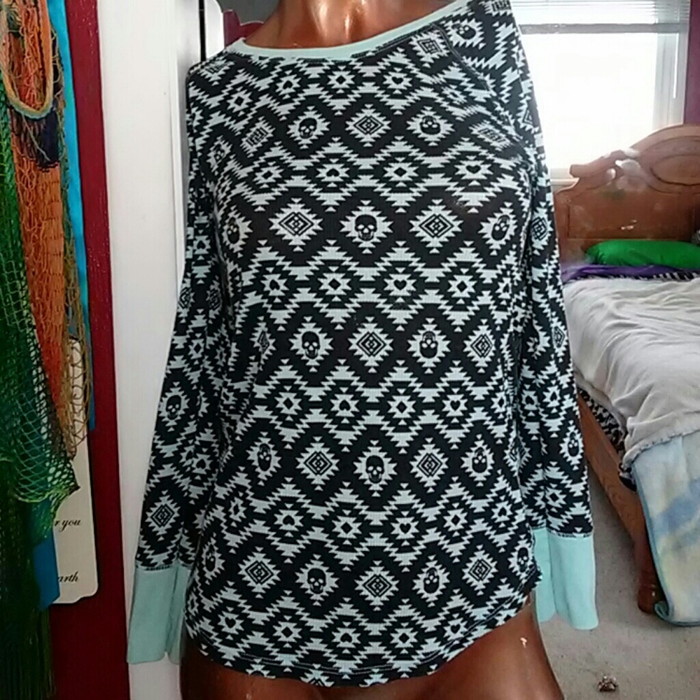 No Boundaries Thermal top. Baby Blue w/Skulls